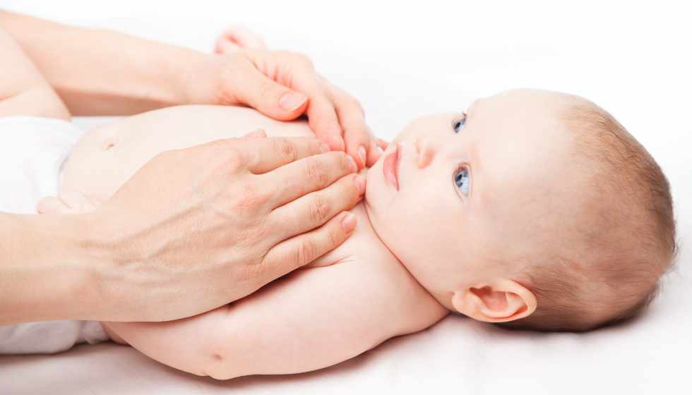 Massatges infantils per a nadons