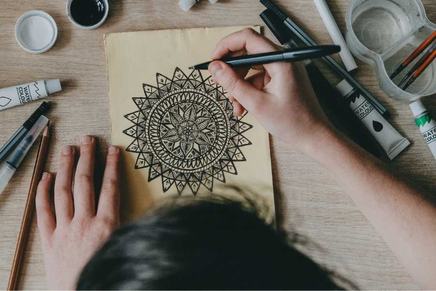 Pintar mandalas como arteterapia en niños